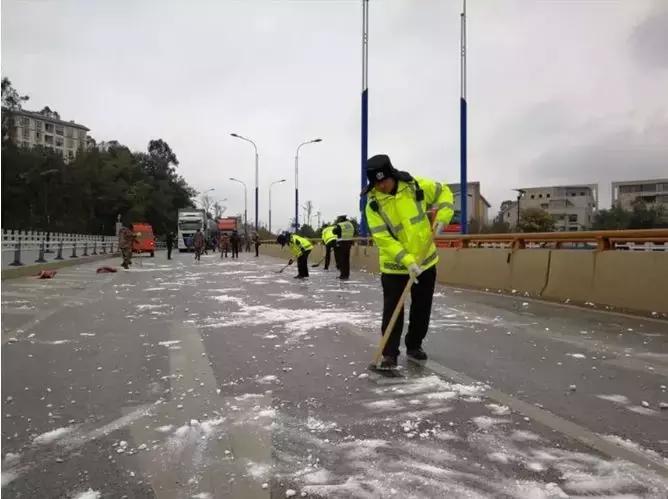 昆明公交停运的最新通告,昆明多条公路被封闭