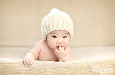 孩子爱吃手指头怎么办,孩子爱吃手千万别制止