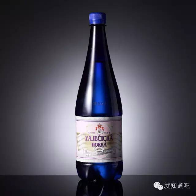 我们找了60个牌子100多瓶水，最潮的竟然是这20瓶