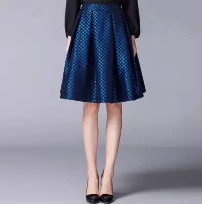 年会怎么穿礼服精致又高级,年会怎么穿才时尚