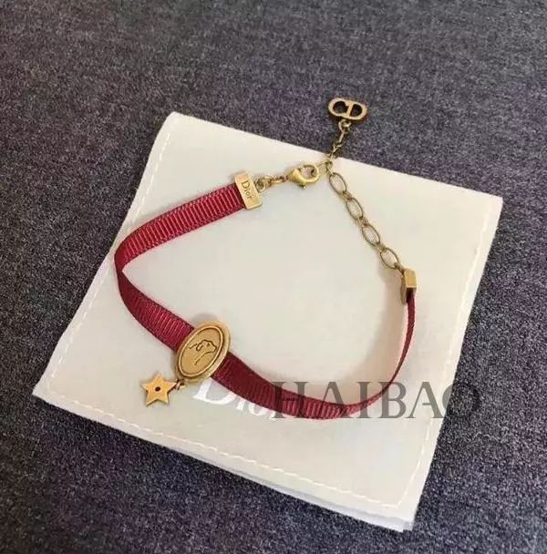 毕竟爱狗｜哈哈哈哈哈哈……听说你们要买狗年单品？我就真的不拦了！