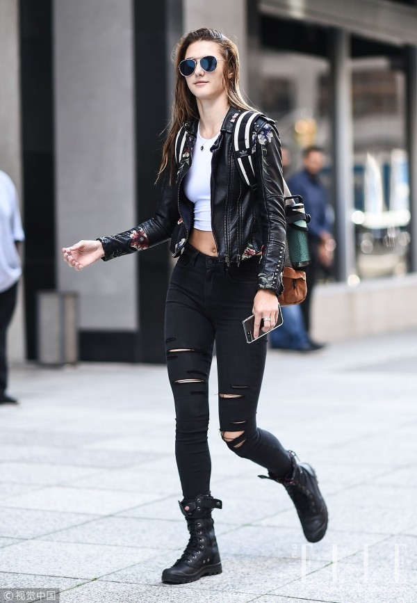 马丁靴牛仔裤配卫衣女,关晓彤马丁靴同款