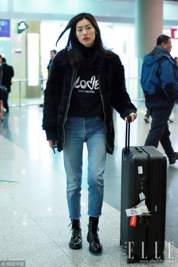 马丁靴牛仔裤配卫衣女,关晓彤马丁靴同款