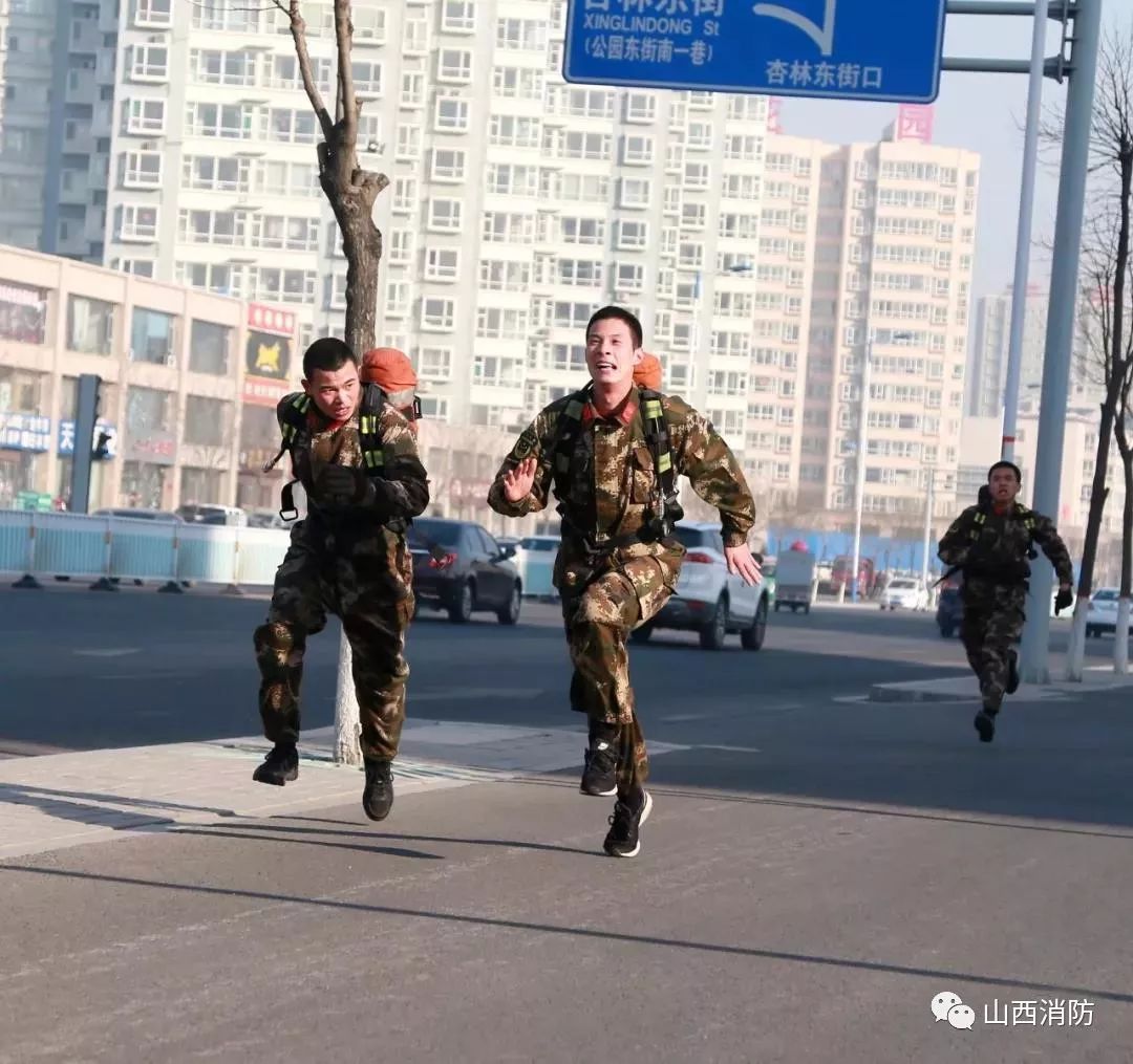 许三多做腹部绕杠做了多少个,腹部绕杆1000多个破纪录