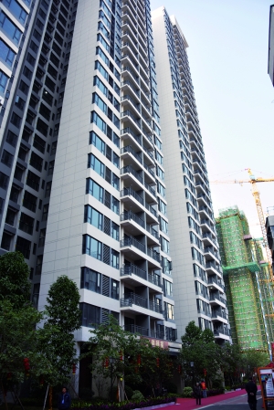 要过年了别人家都团圆,要过年了村里小伙子都回家了