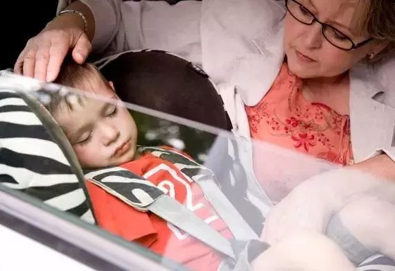 宝宝坐火车晕车怎么办,春运宝宝晕车了怎么办