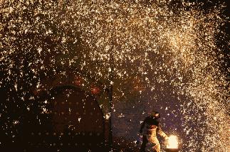 驻马店的打铁花表演时间,赏花灯表演