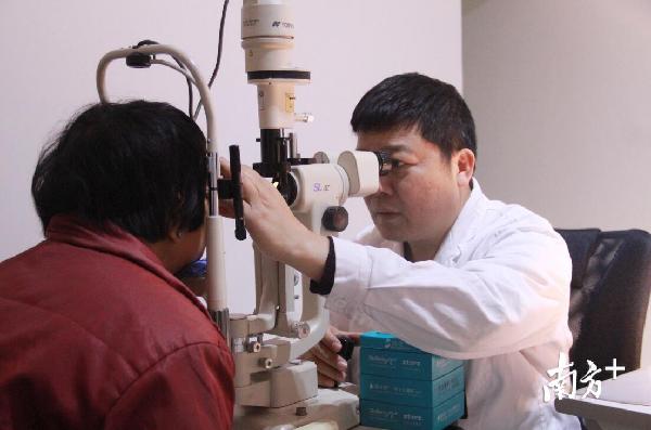 老家下雪，东莞一女子回家探亲患上雪盲症