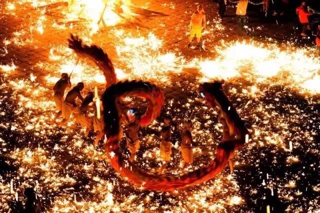 驻马店的打铁花表演时间,赏花灯表演