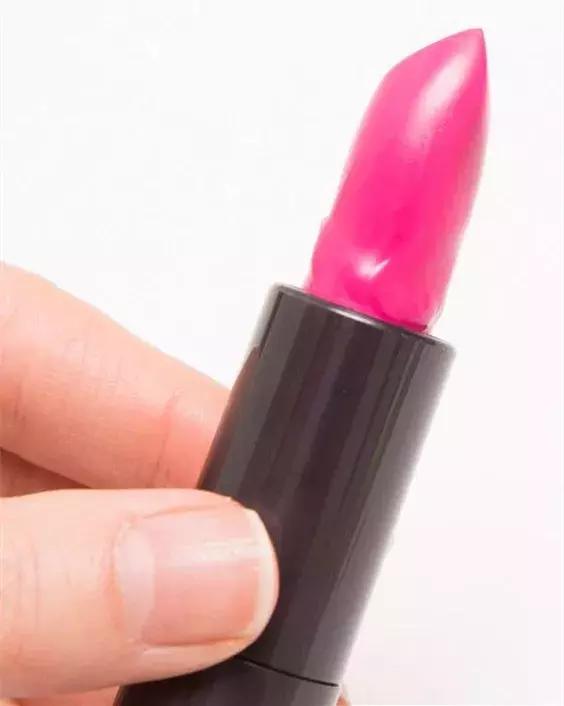 最简单修复断掉的口红,粉底液和口红断了该怎么修复