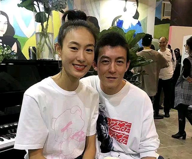 秦舒培米兰时装周,秦舒培亮相上海穿搭满分