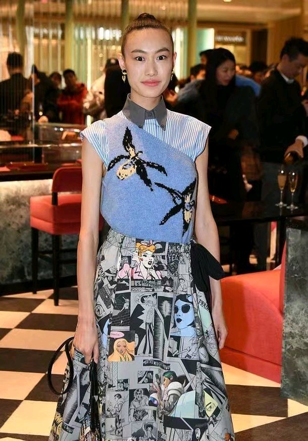 秦舒培米兰时装周,秦舒培亮相上海穿搭满分