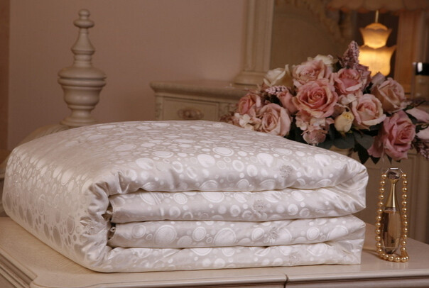 冬天蚕丝保暖被子,冬天蚕丝被被子