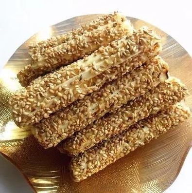 二十三，糖瓜粘，灶王老爷多美言！快过年啦！