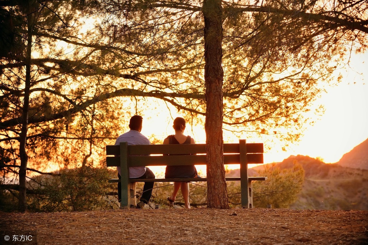 夫妻之间不信任对方是什么心态,夫妻间不太信任怎么办