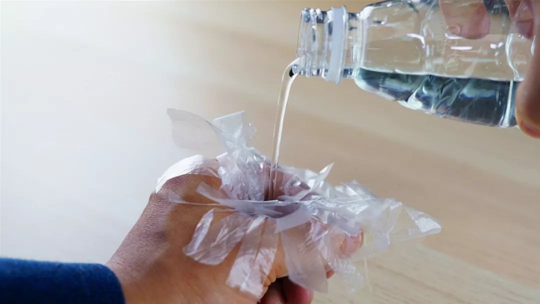 深海里那些神秘又梦幻的水母,深海里的蓝色水母