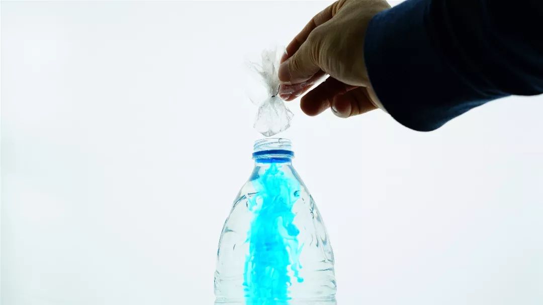 深海里那些神秘又梦幻的水母,深海里的蓝色水母