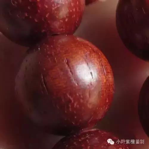 赞比亚血檀和印度小叶紫檀纹理,血檀和小叶紫檀手串对比图