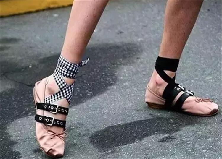 鞋子总是掉,鞋子老是掉跟是怎么回事