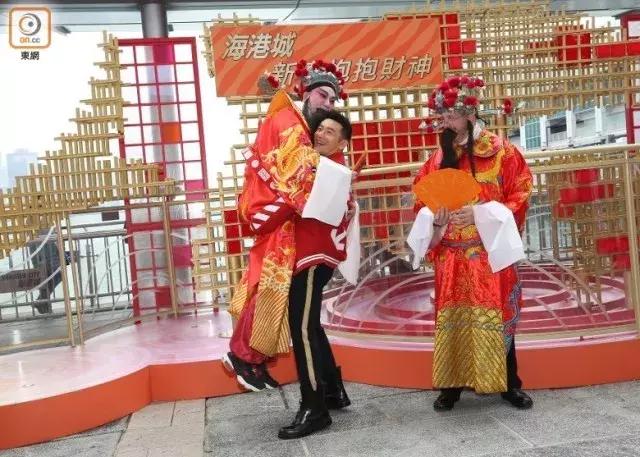 baby装蜡像,baby假装蜡像邓超