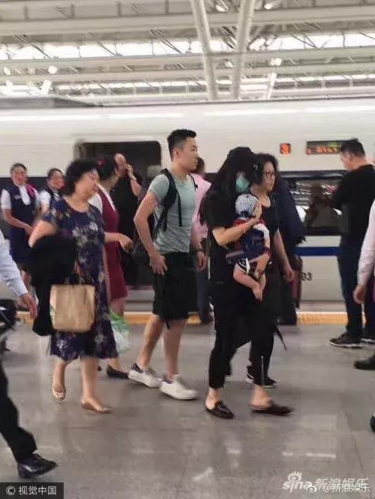 baby装蜡像,baby假装蜡像邓超