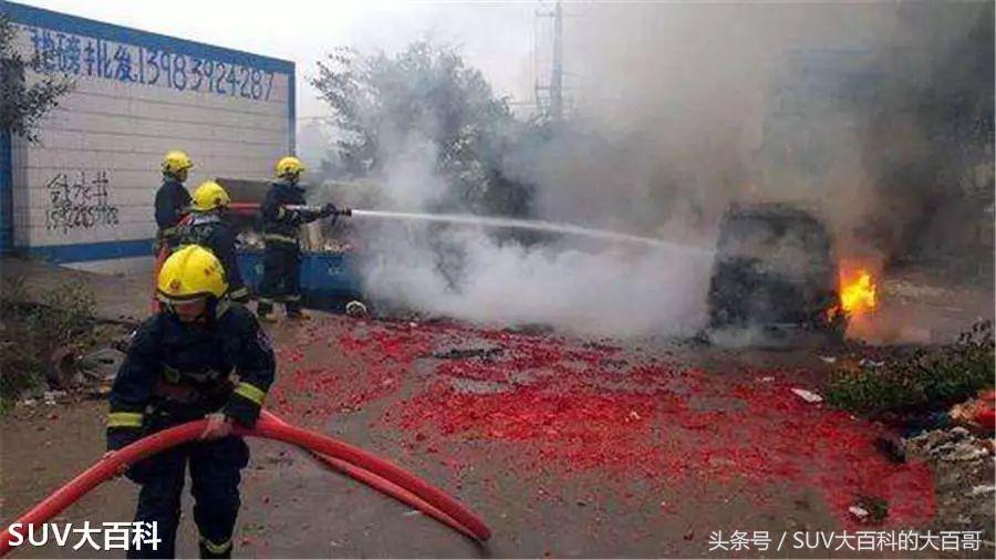 爆竹声声辞旧烟花满天迎新春,爆竹声声辞旧岁礼花漫天迎新春