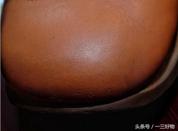 白鞋自然发黄,黑鞋白底发黄怎么办