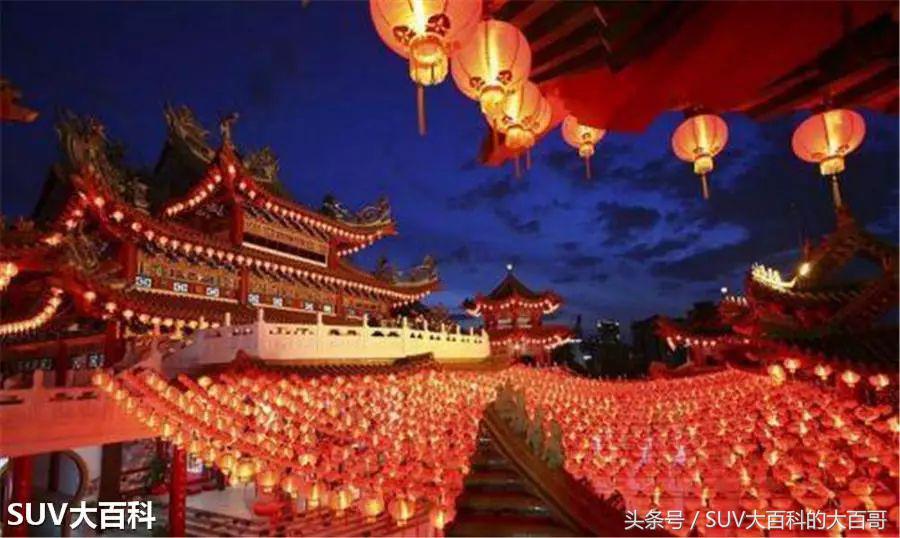 爆竹声声辞旧烟花满天迎新春,爆竹声声辞旧岁礼花漫天迎新春