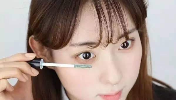 怎么样化妆看起来很透亮,这样化妆更显年轻