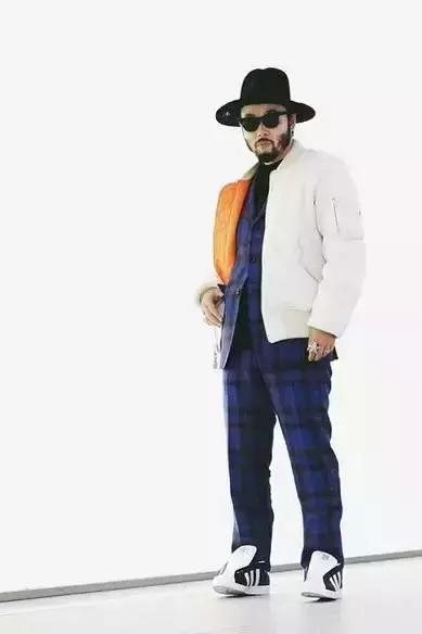 superstar璇炵敓,鍑洪亾澶氬勾渚濈劧寰堝勾杞荤殑鐖辫眴