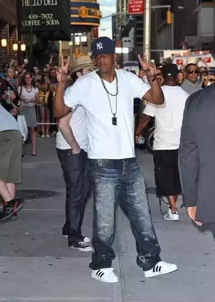 superstar璇炵敓,鍑洪亾澶氬勾渚濈劧寰堝勾杞荤殑鐖辫眴