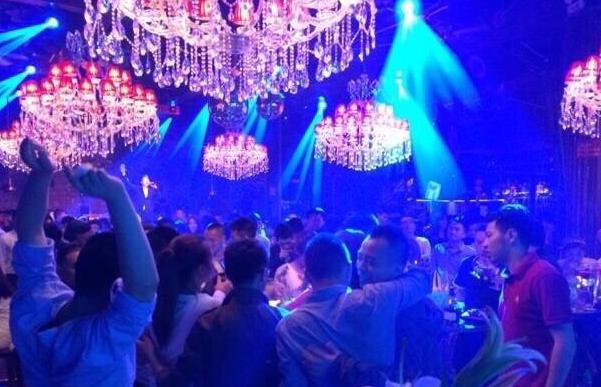 苏荷酒吧重庆九街最低消费多少,重庆不夜城酒吧一条街