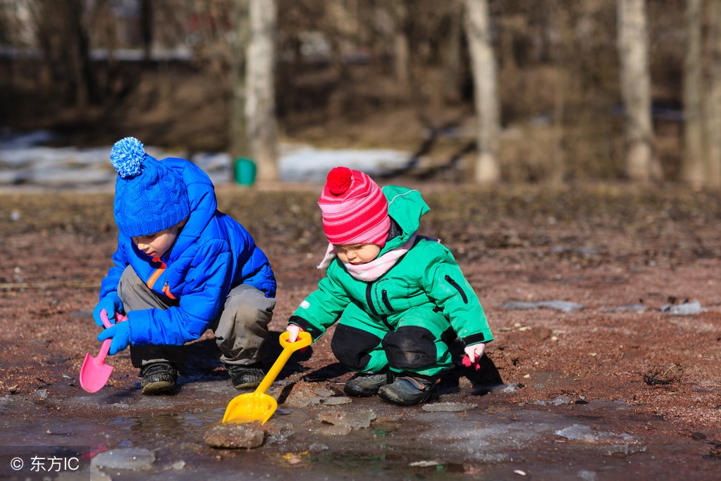 当孩子走不动路家长该怎么鼓励,哪里不平哪里走