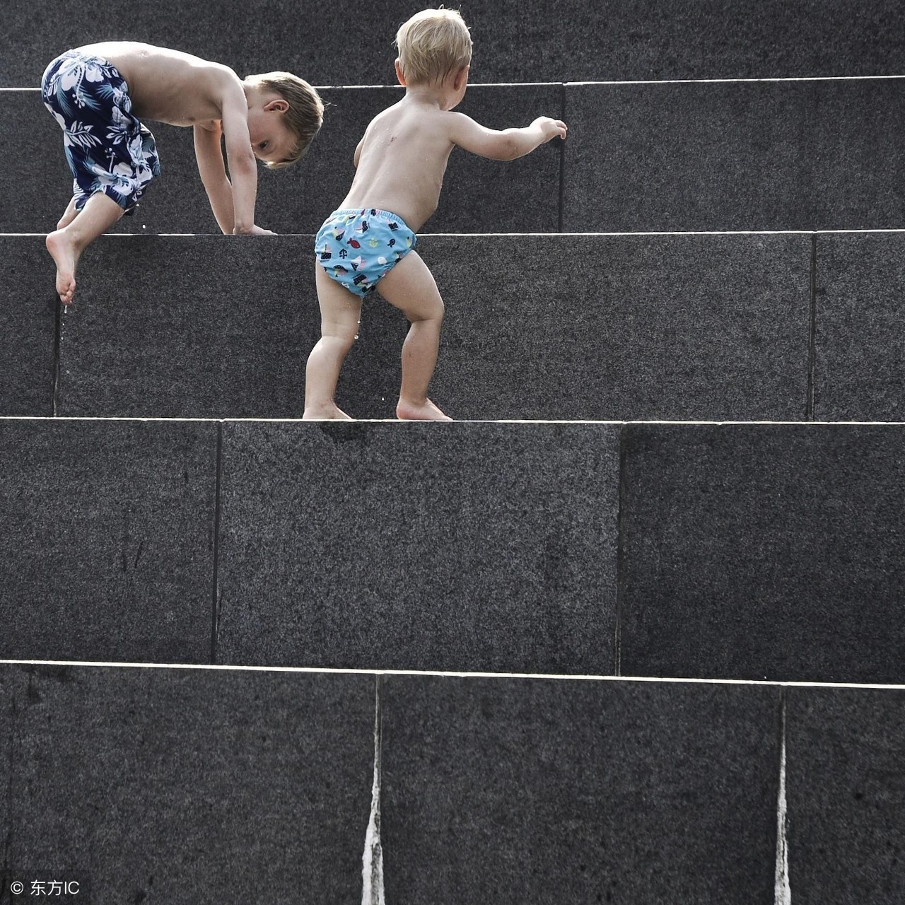 当孩子走不动路家长该怎么鼓励,哪里不平哪里走