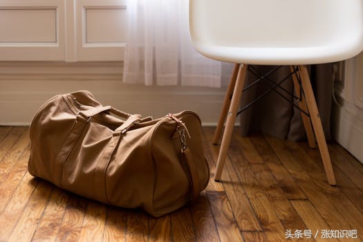 地板发臭的原因和处理方法,木地板味道大可以洒水吗