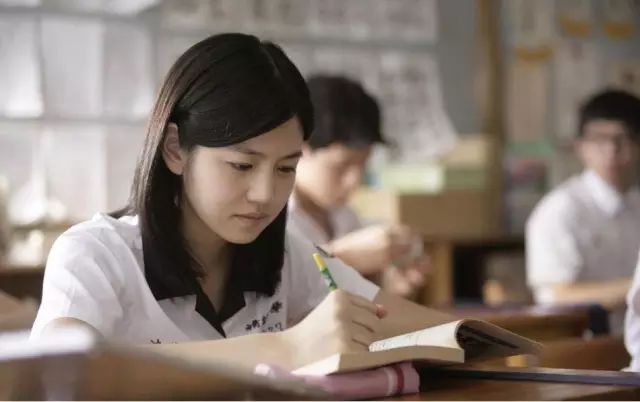 怎么样化妆看起来很透亮,这样化妆更显年轻