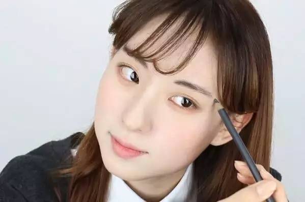 怎么样化妆看起来很透亮,这样化妆更显年轻