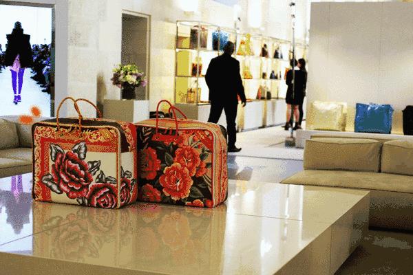 杜海涛机场购物袋,杜海涛背什么牌子的包