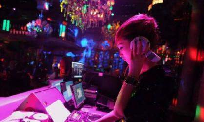 苏荷酒吧重庆九街最低消费多少,重庆不夜城酒吧一条街