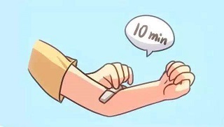 抽完血之后胳膊细了一圈,抽了血手臂发紫一个礼拜了