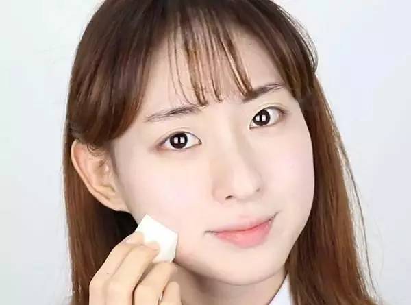 怎么样化妆看起来很透亮,这样化妆更显年轻