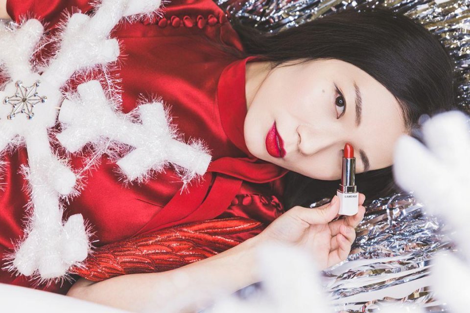 跟着宋慧乔、李圣经一起打造“新年妆”，你看怎么样？