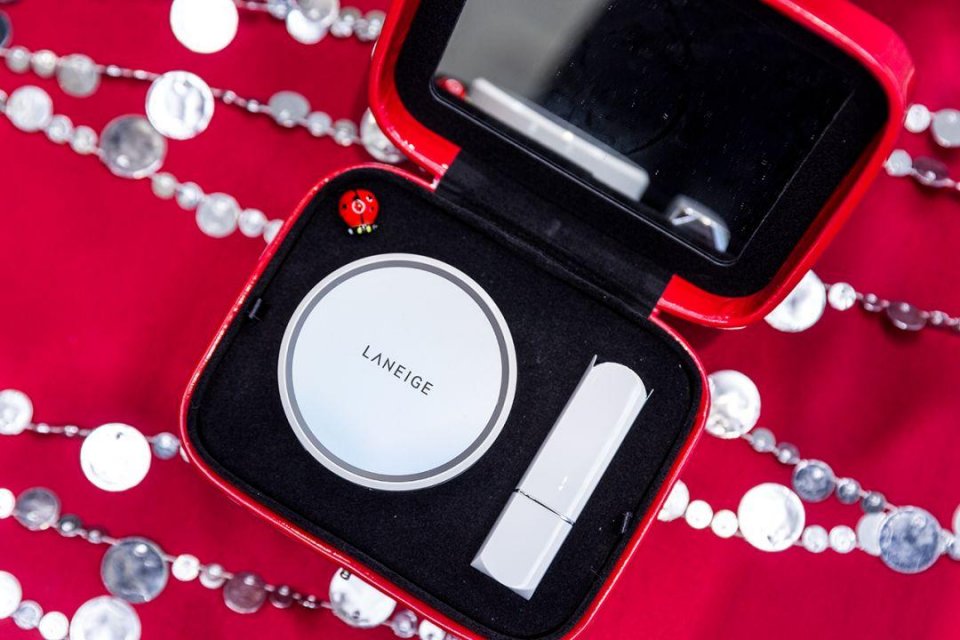 跟着宋慧乔、李圣经一起打造“新年妆”，你看怎么样？