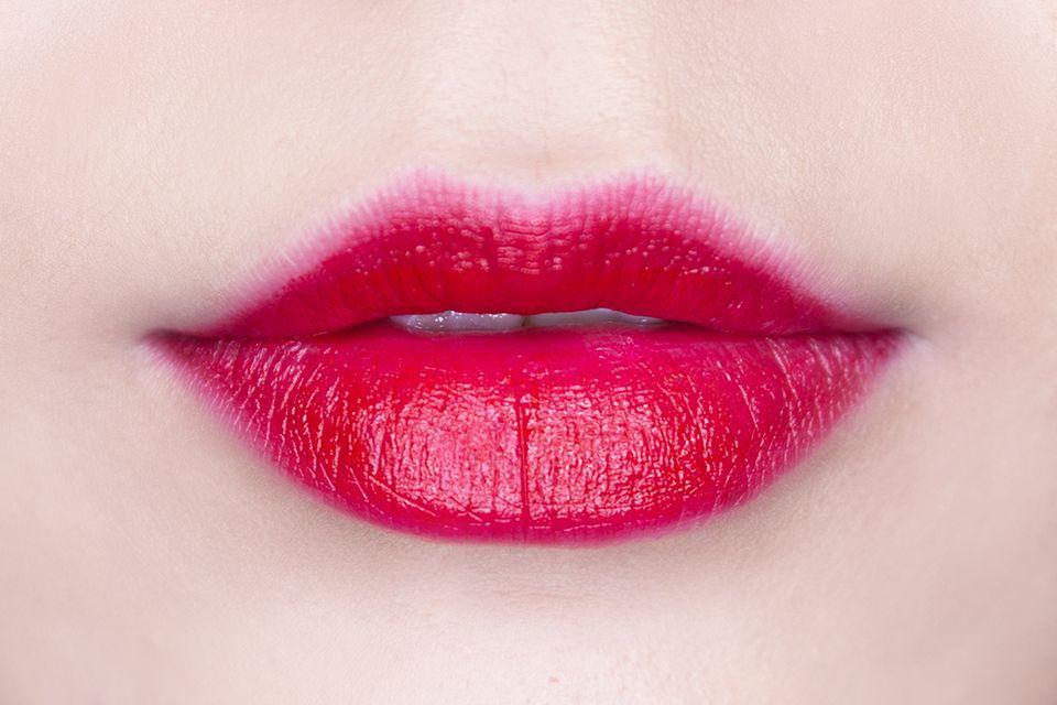 跟着宋慧乔、李圣经一起打造“新年妆”，你看怎么样？