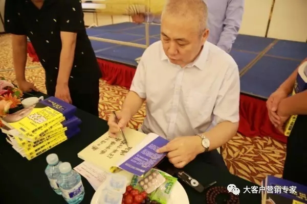 如何拿捏你的客户让他死心塌地,怎么样让讨厌你的客户喜欢你