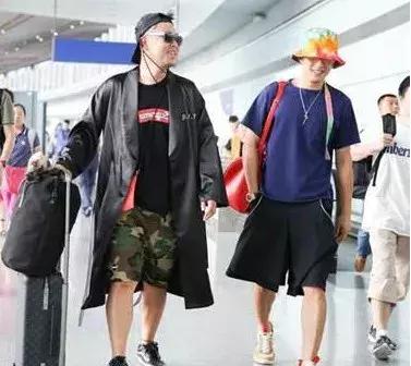 杜海涛机场购物袋,杜海涛背什么牌子的包