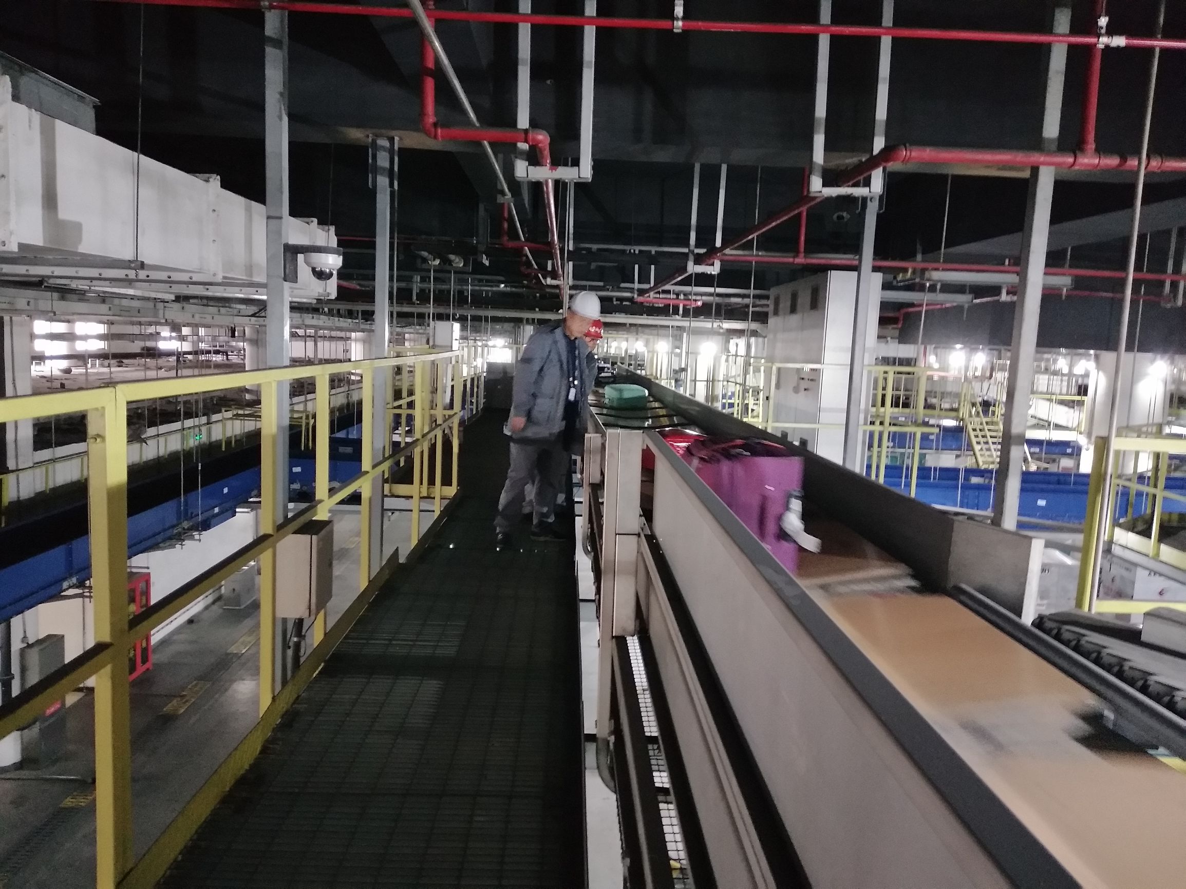 坐飞机行李怎么运过去的,坐飞机行李托运怎么算钱