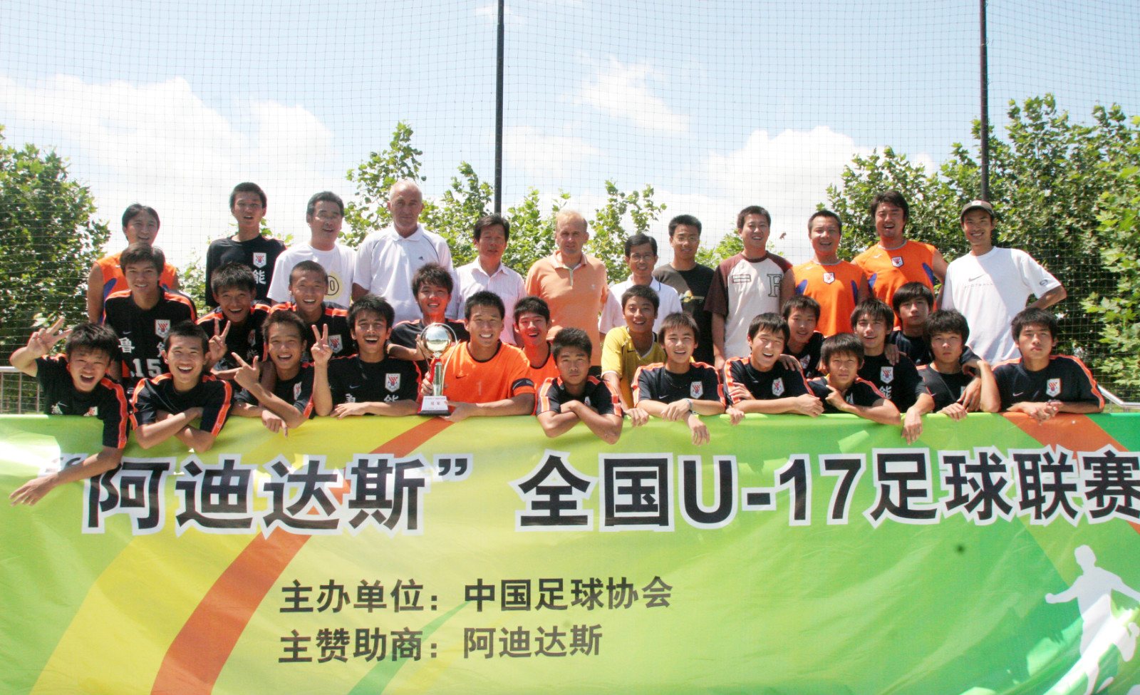 鲁能青训观看鲁能国安比赛,鲁能对上港的鲁能青训球员