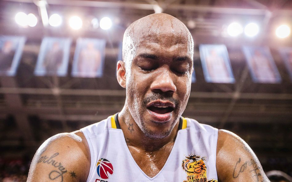 马布里球迷落泪感人瞬间,球迷评价马布里