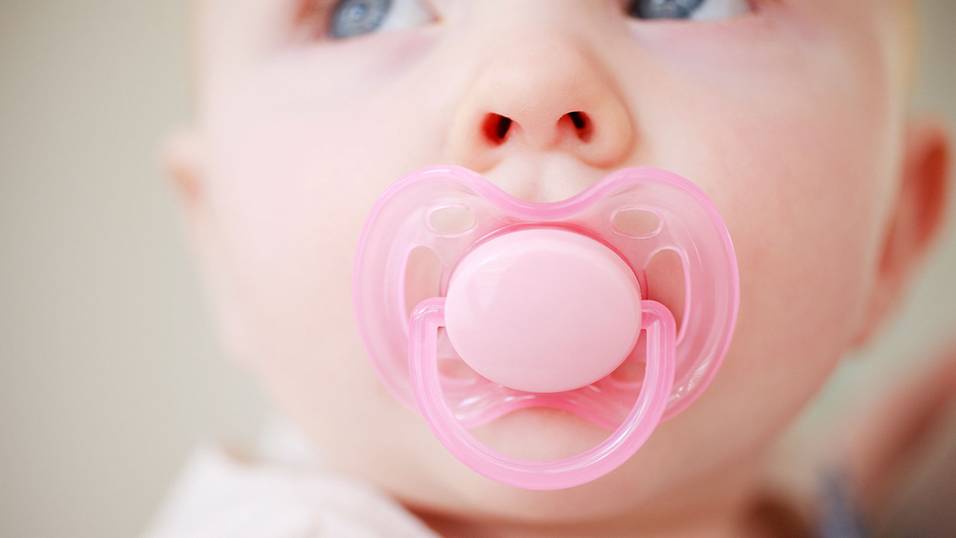 小孩舌头有白色斑点是怎么回事,一岁宝宝舌头上有白色的小泡